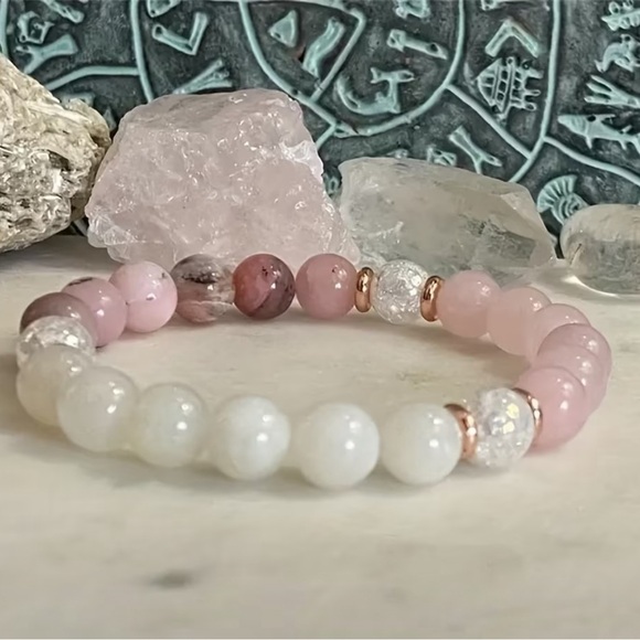 Pink Opal and White Quartzite Beaded Bracelet - Picture 2 of 3